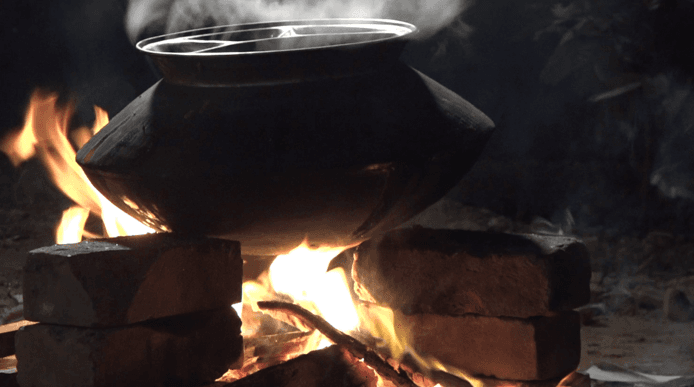a picture of a cooking pot